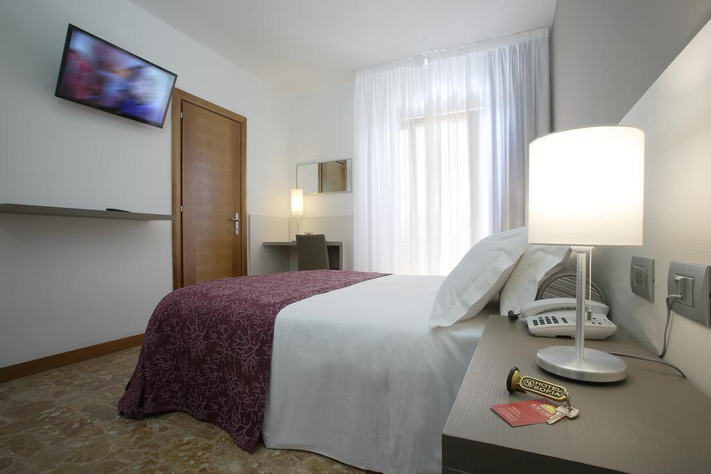 Hotel Sofia Лидо-ди-Езоло Экстерьер фото