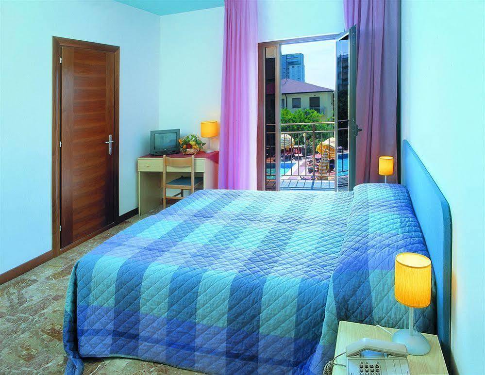 Hotel Sofia Лидо-ди-Езоло Экстерьер фото